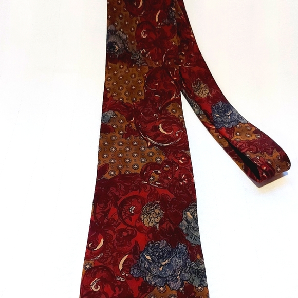 VALENTINO SILK TIE! - Picture 2 of 7
